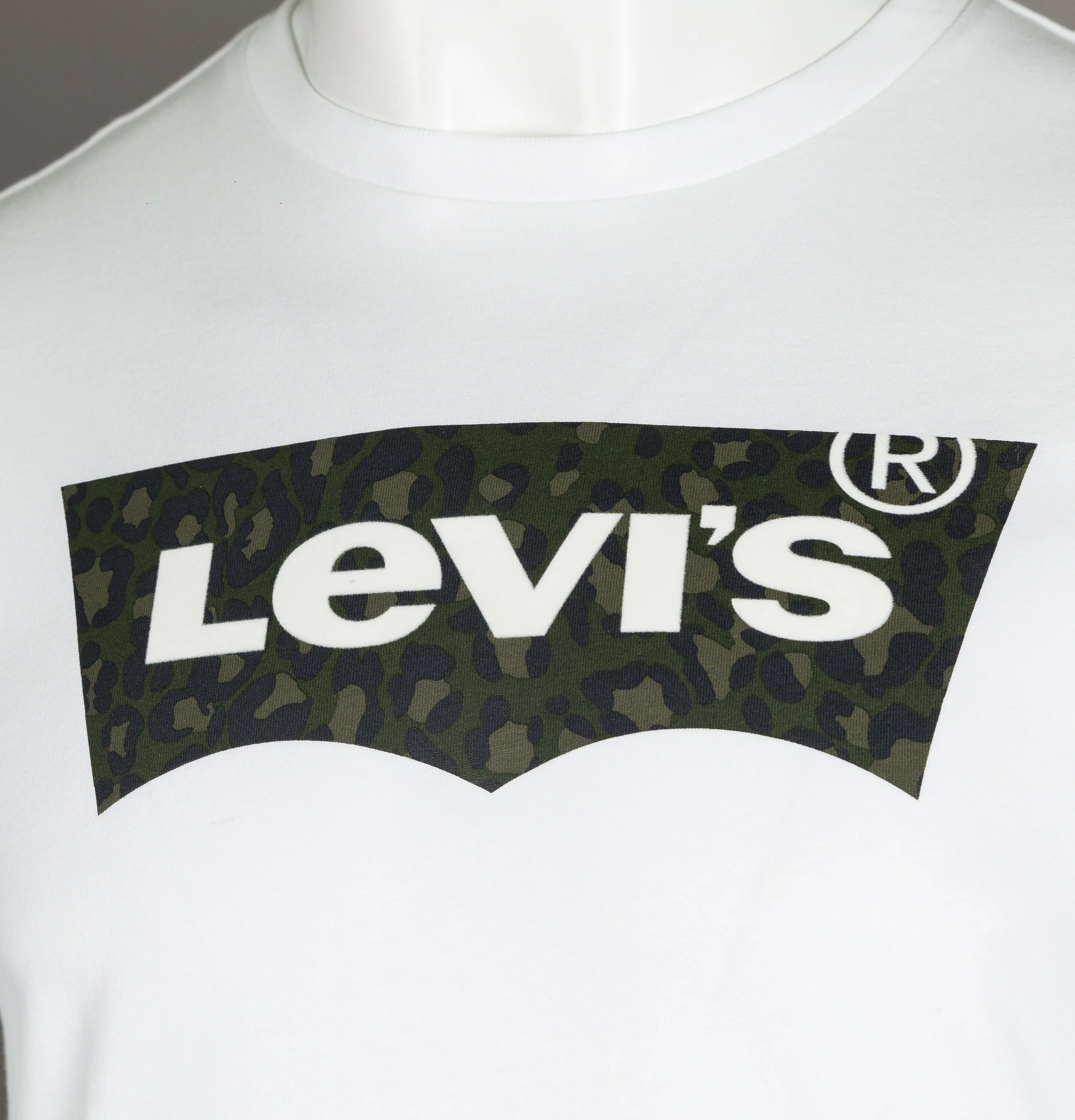 Levi's® Housemark Graphic T-Shirt White/Camo - Image 3