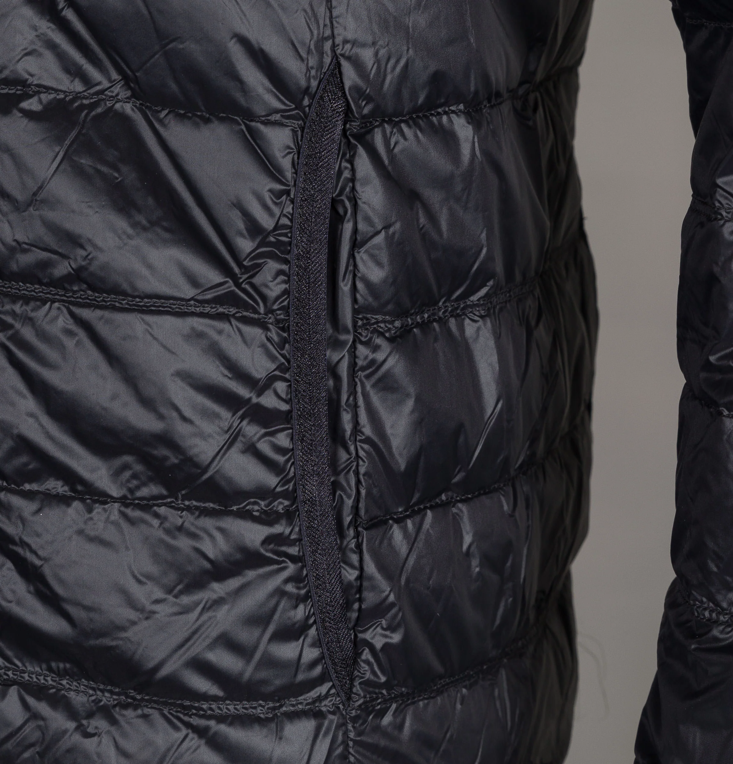 EA7 Quilted Down Hooded Jacket Black/Gold - Image 5