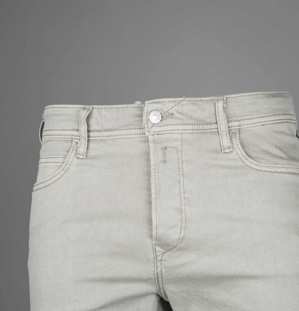 Replay RBJ.981 Tapered Fit Denim Shorts Oatmeal Beige - Image 4